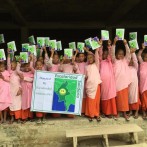 Primeras entregas de material escolar nuevo curso escolar en Birmania