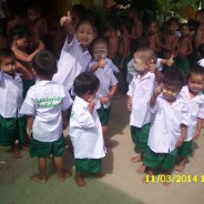 Los niños nos Felicitan la Navidad