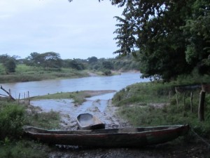 Acceso por el Rio Grande a la escuela Muy Muy